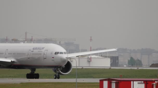Passagerare Boeing 777 Flygplats — Stockvideo