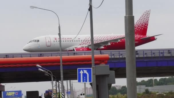 Ponte aérea no aeroporto de Sheremetyevo — Vídeo de Stock