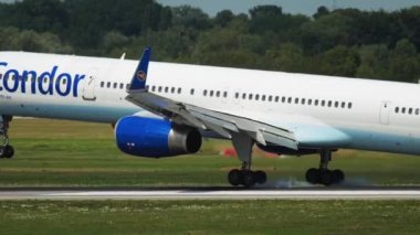 Condor 'dan Boeing 757' ye touchdown