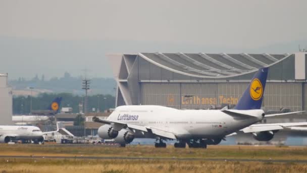Τεράστιο αεροπλάνο με 747 τζάμπο τζετ — Αρχείο Βίντεο