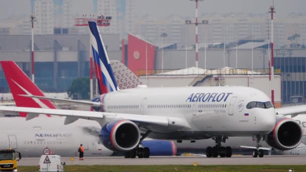 Aeroflot Airlines Airbus A350 Vooraanzicht — Stockvideo