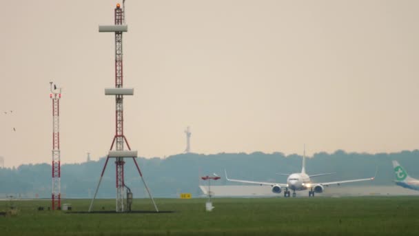 Samoloty odlatujące z portu lotniczego Amsterdam — Wideo stockowe