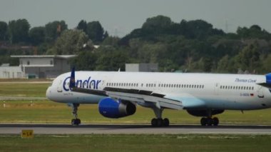 Condor uçağı Düsseldorf havaalanına vardı.