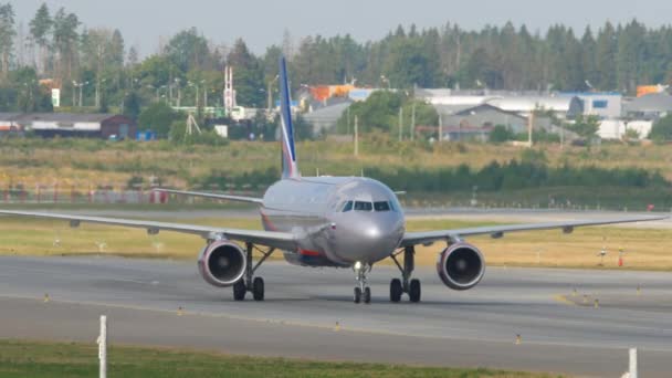 A320空中客车抵达Sheremetyevo机场 — 图库视频影像