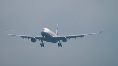 Airbus Aeroflot iniş için uçuyor