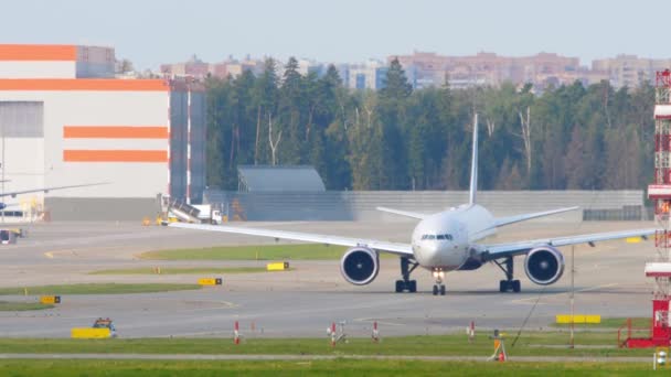 Boeing 777 Aeroflot no aeroporto de Sheremetyevo — Vídeo de Stock