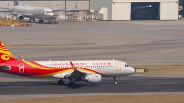 Hong Kong 'dan kalkış uçağı.