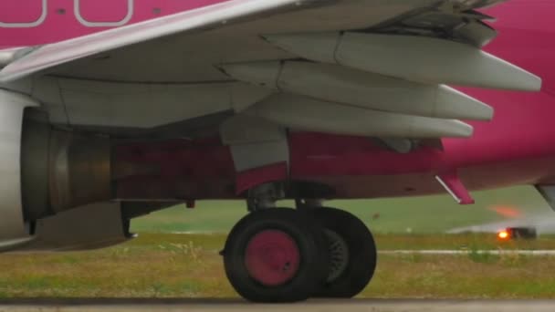 Flugzeugmotor und Fahrwerk — Stockvideo