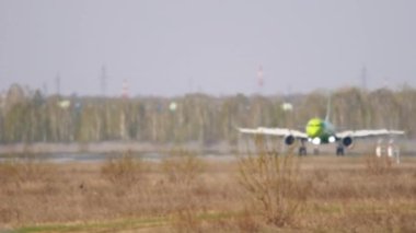 Uçak yavaşlıyor, video bulanıklaşıyor