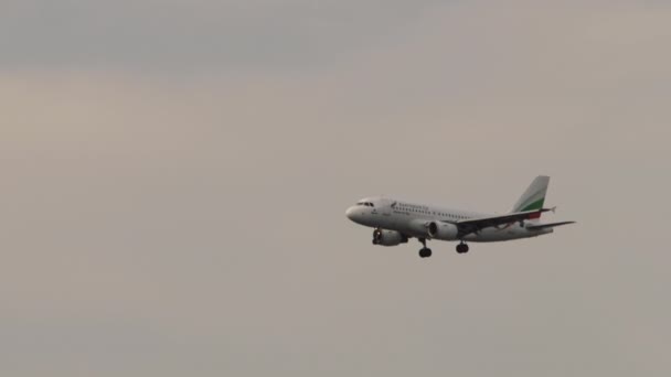 保加利亚的飞机飞往地面 — 图库视频影像