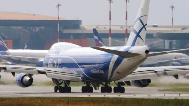 AirBridgeCargo en el aeropuerto de Sheremetyevo — Vídeos de Stock