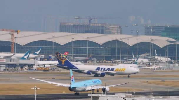 L'aereo Korean Air decolla — Video Stock