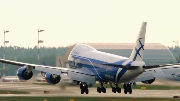 AirBridgeCargo llegar al aeropuerto de Sheremetyevo — Vídeos de Stock