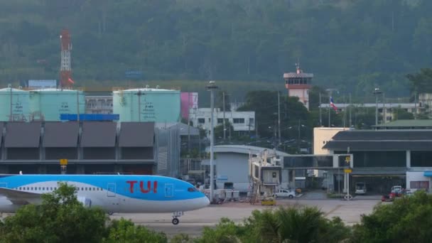 Passageiro Boeing TUI voar taxiing — Vídeo de Stock