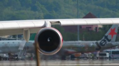 Dört motorlu Rossiya uçağı