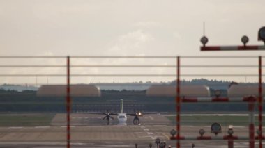 İnişten sonra turboprop uçak frenleri