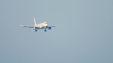 Bangkok Havayolları karaya uçuyor.