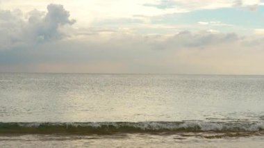 Panorama denizi, gökyüzünde bir uçak