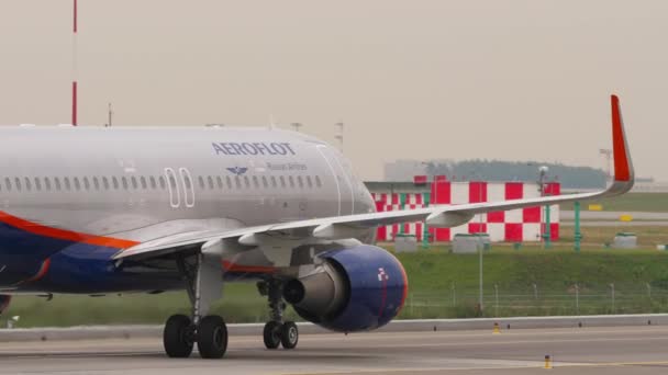 Aeroflot compagnie aérienne sur l'aérodrome — Video