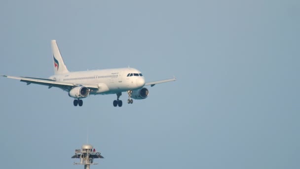 Bangkok Airways aterrizaje en avión — Vídeos de Stock