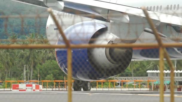 Großaufnahme, Flugzeugtriebwerk von Aeroflot — Stockvideo