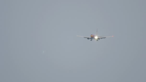 Boeing Nok Air auf Flughafen Phuket eingetroffen — Stockvideo