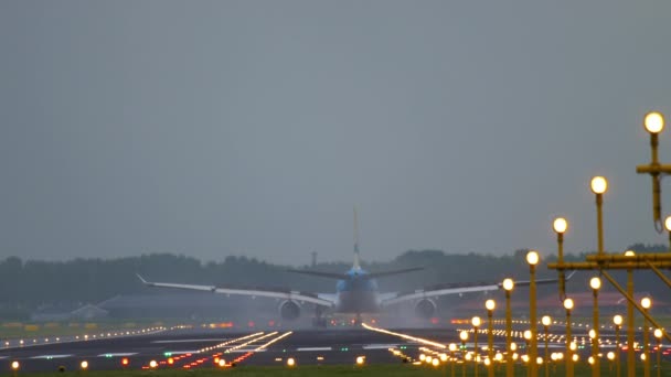 Avion à l'aéroport d'Amsterdam Schiphol — Video