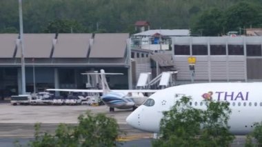Tayland Havayolları uçağı hızlanıyor.