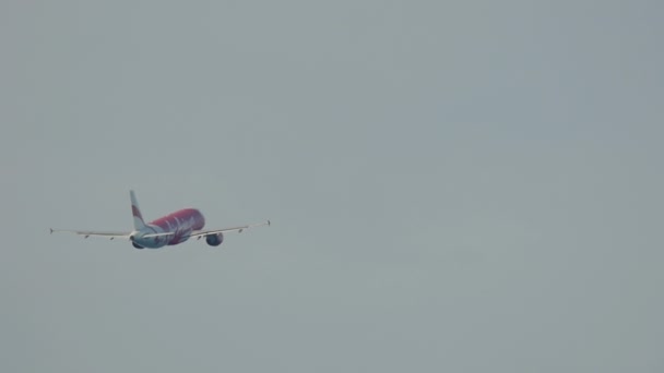 AirAsia uçağı kalkıyor. — Stok video