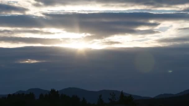 Coucher de soleil de montagne 