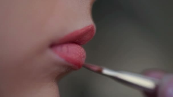 Labios de maquillaje — Vídeo de stock