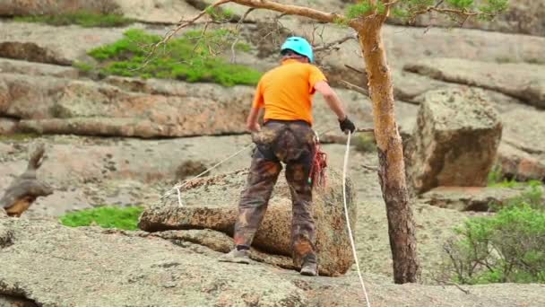 Rock climber — Stock Video