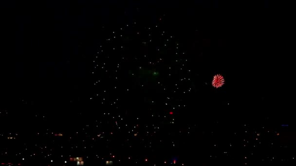 Fuegos artificiales en el cielo — Vídeos de Stock