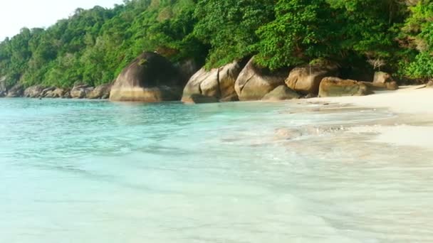 Playa de arena tropical — Vídeos de Stock