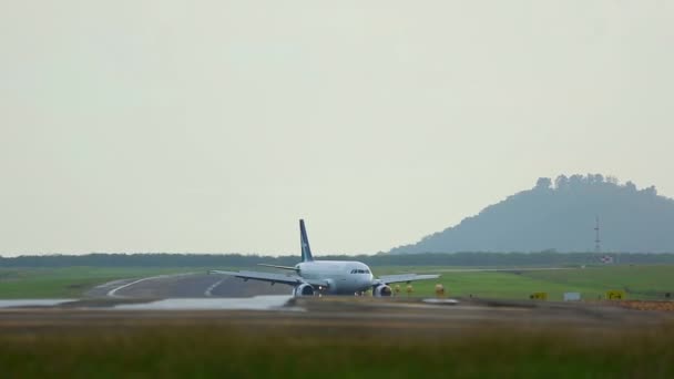 Taxiing — Stock video