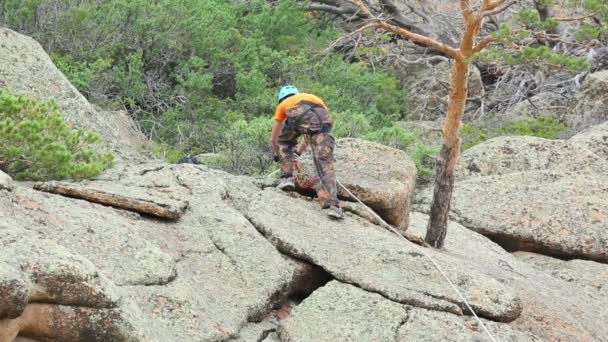 Rock climber — Stock Video