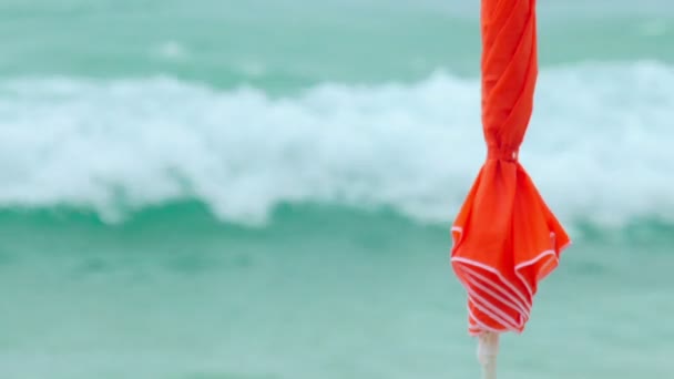 Guarda-chuva de praia — Vídeo de Stock