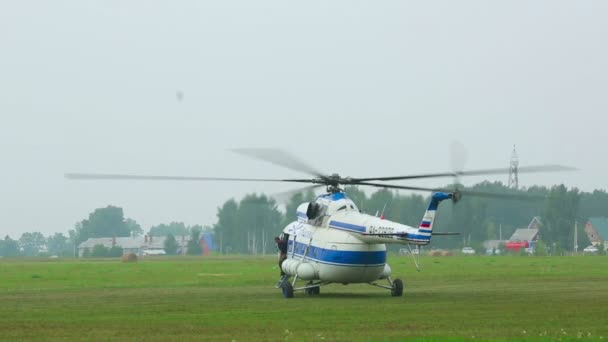 Parašutisté před airshow — Stock video