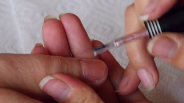 Faire manucure habituelle 