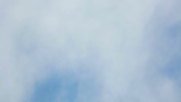 Nouvelle lune et nuages 