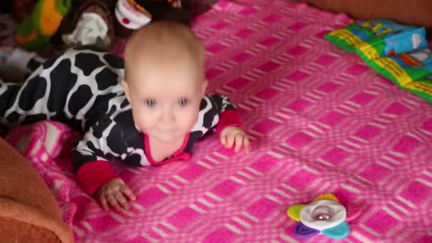 Cinco meses bebê menina — Vídeo de Stock