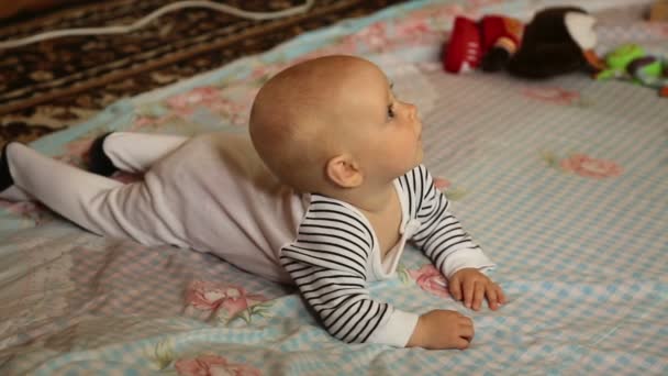 Beş ay bebek kız — Stok video