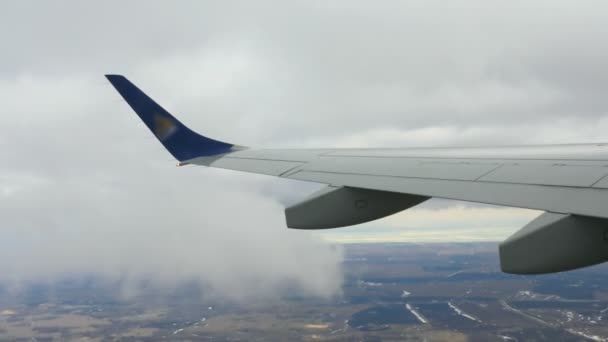 Volando a través de una nube — Vídeo de stock