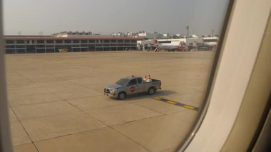 BANGKOK, THAILAND - 31 HAZİRAN 2025: Havaalanından kalkmayı bekleyen bir uçakta.