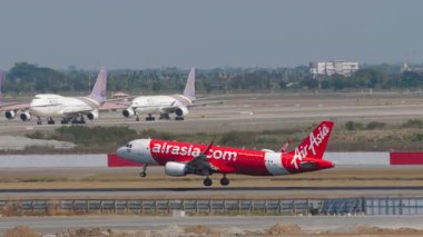 BANGKOK, THAILAND - 20 HAZİRAN 2023: Airbus A320, Tay Havaalanı 'nın HS-Bbe' si Suvarnabhumi Havalimanı 'na indi. Uçak uçar. Seyahat kavramı