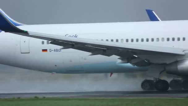 Airplane take-off, rainy weather — Stock Video