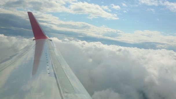 Através das nuvens — Vídeo de Stock