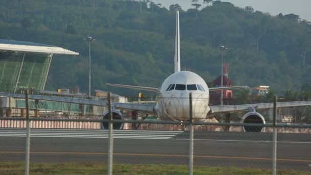 Airbus 320 taxiagem — Vídeo de Stock