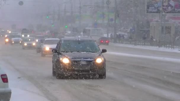 在新西伯利亚的降雪. — 图库视频影像