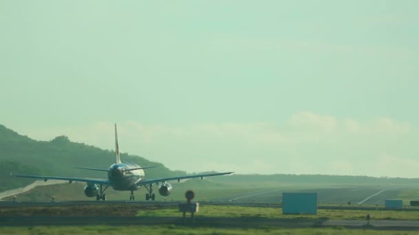 Airbus 320 taxiing — Stok Video